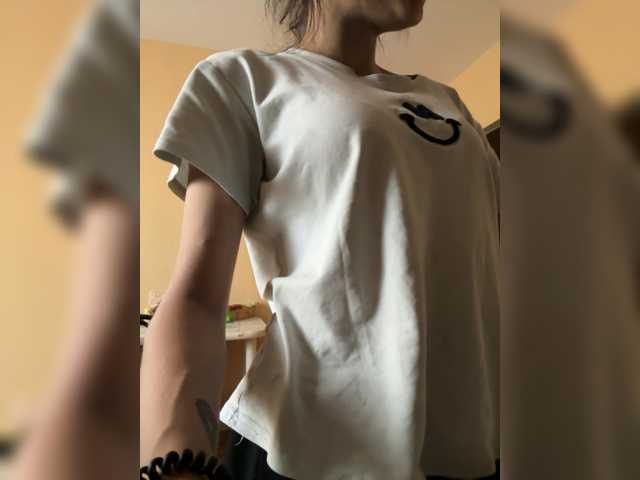 Kisa77771a live cam on BongaCams