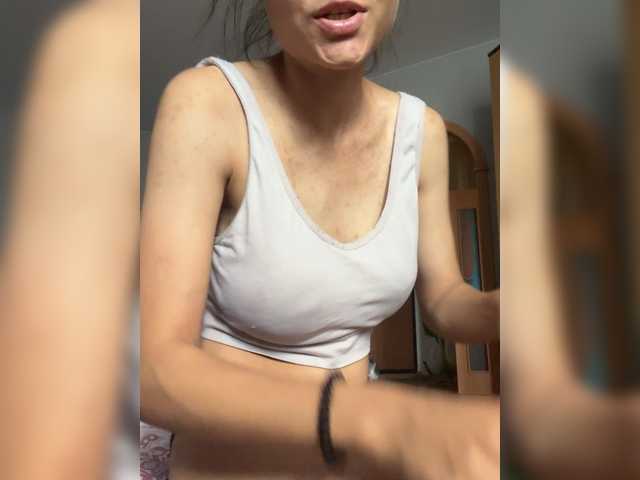 Kisa77771a live cam on BongaCams