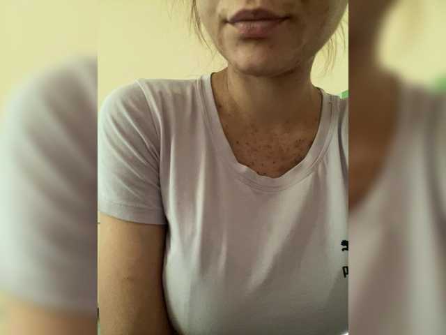 Kisa77771a live cam on BongaCams
