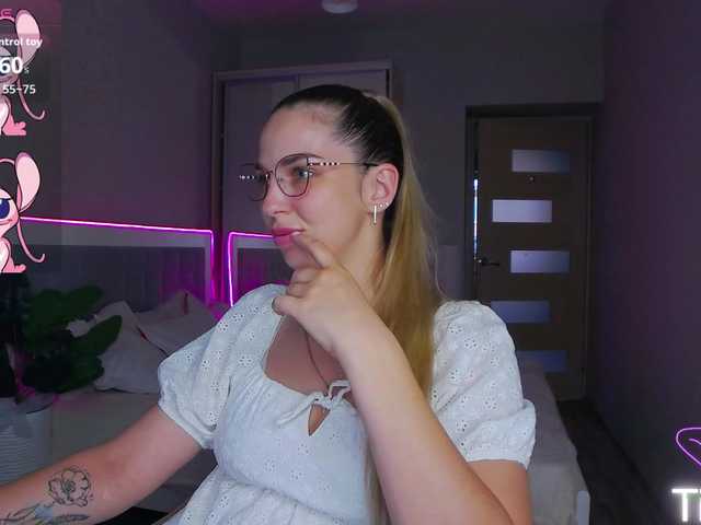 AlexandraCandy live cam on BongaCams