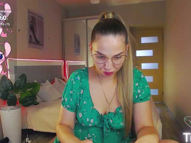 AlexandraCandy live cam on BongaCams