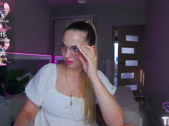 AlexandraCandy live cam on BongaCams