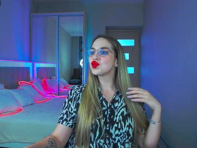 le modèle AlexandraCandy est en webcam porno dans un show sur le site bongacams, il possède les tags suivants: White/Caucasian,Blonde,Shaved