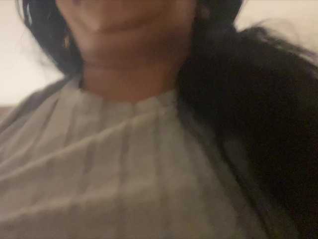 divyaD live cam on BongaCams