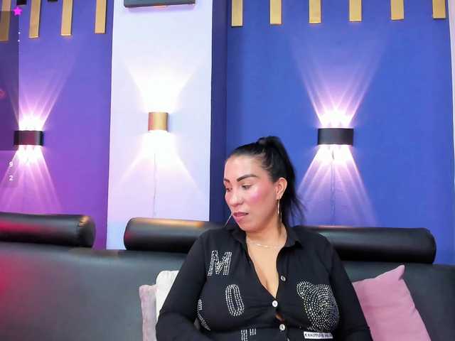 Ambermilf live cam on BongaCams
