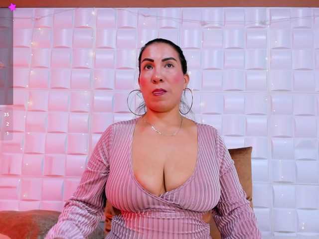 Ambermilf live cam on BongaCams
