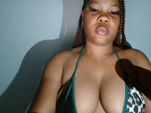 Malia8891 live cam on BongaCams