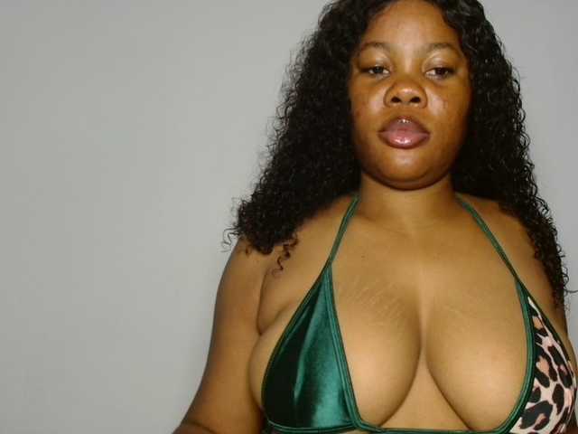 Malia8891 live cam on BongaCams