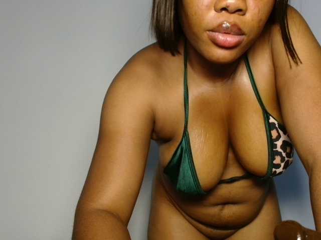 Malia8891 live cam on BongaCams