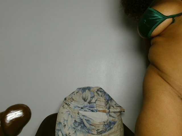 Malia8891 live cam on BongaCams