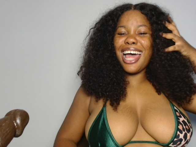Malia8891 live cam on BongaCams