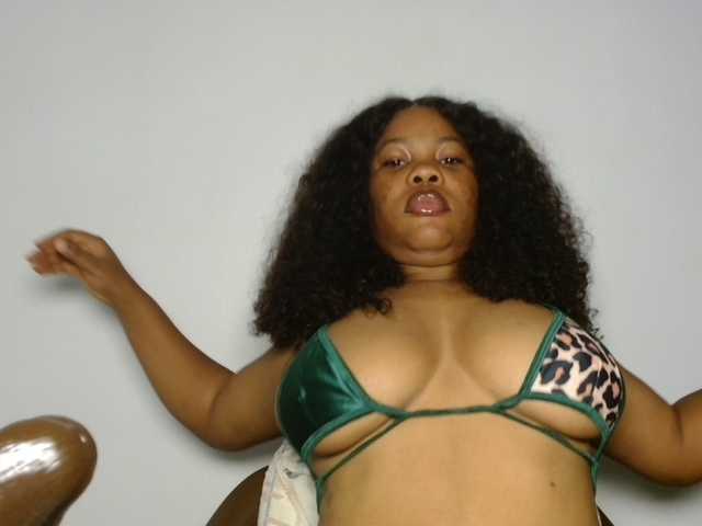 Malia8891 live cam on BongaCams