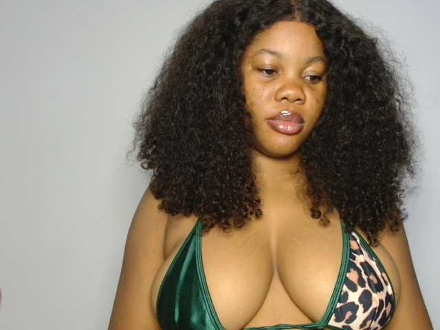 Malia8891 live cam on BongaCams