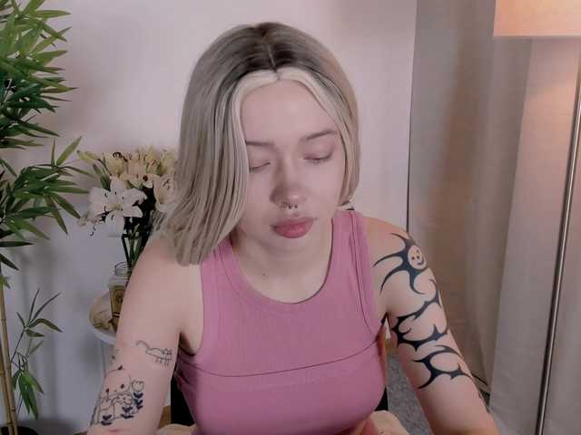 dragonflya live sex show