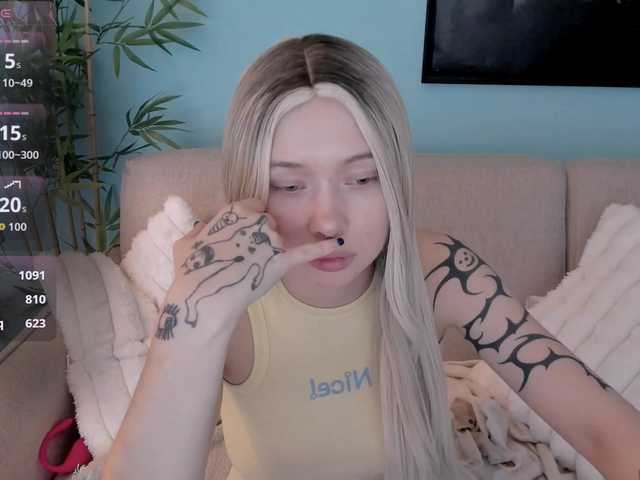 dragonflya live sex show