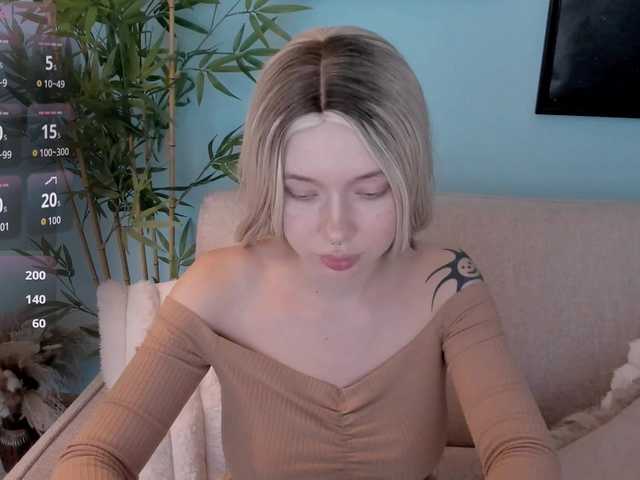 dragonflya live sex show