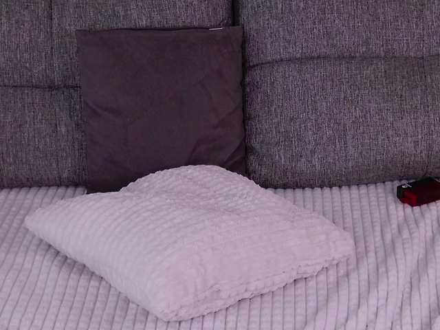 AmyLouWood live cam preview