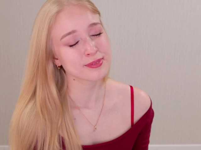 AmyLouWood live cam preview