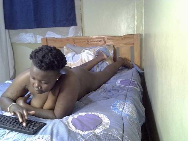 le modèle Jollyjoe2 est en webcam porno dans un show sur le site bongacams, il possède les tags suivants: Ebony,Brunette,Shaved