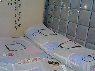 PetiteAlexa's Live Webcam