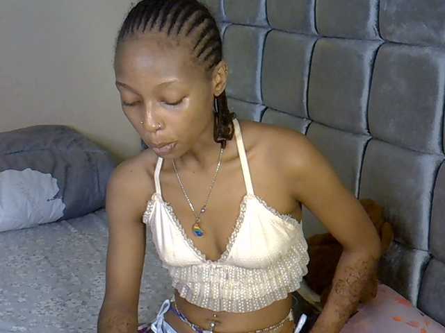 PetiteAlexa live cam on BongaCams