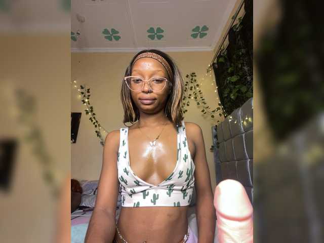 PetiteAlexa webcam bongacams model stream image