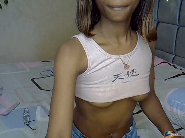 PetiteAlexa live cam on BongaCams
