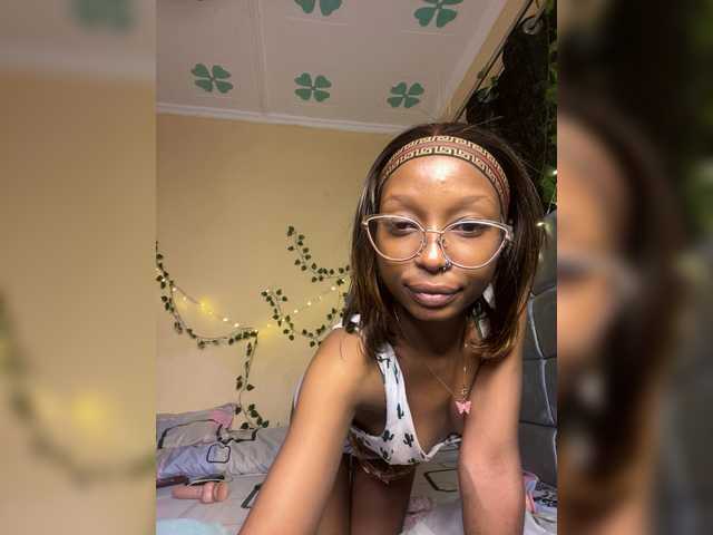 PetiteAlexa live cam on BongaCams