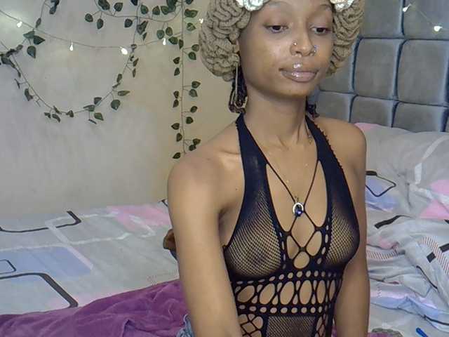 PetiteAlexa live cam on BongaCams