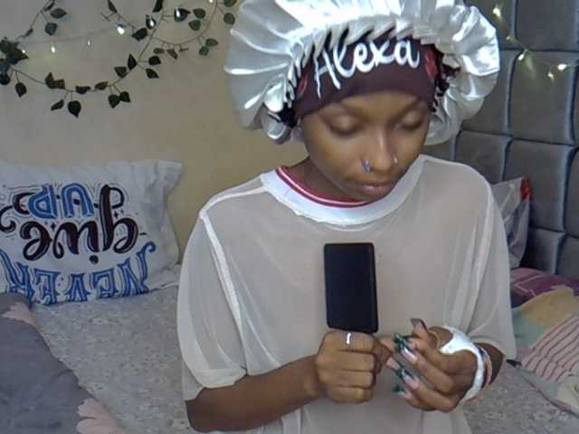 PetiteAlexa live cam on BongaCams