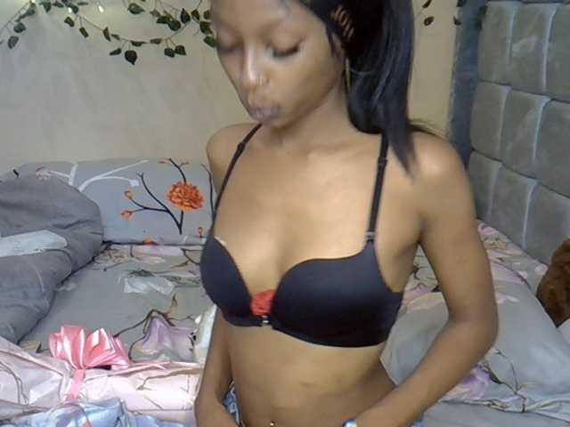 PetiteAlexa live cam on BongaCams