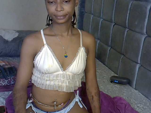 PetiteAlexa live cam on BongaCams