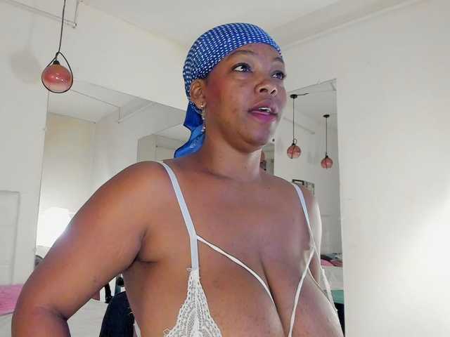 aileenkys live cam on BongaCams