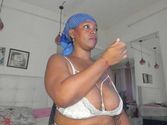 aileenkys live cam on BongaCams