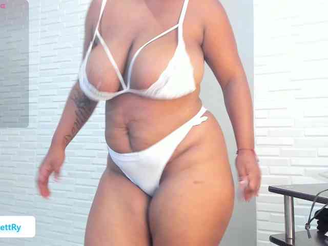 Modelo: aileenkys