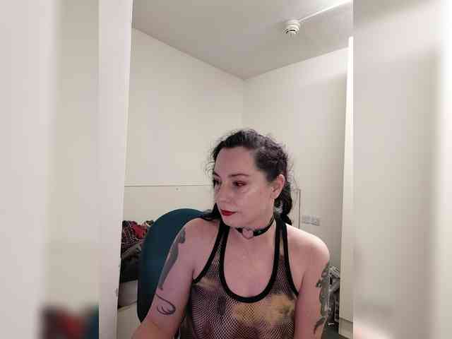naughtybookslut webcam