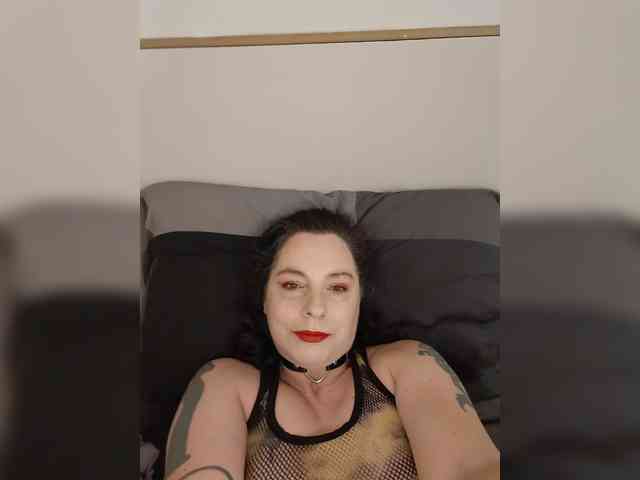 naughtybookslut webcam