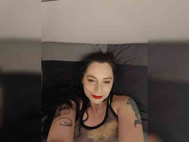 naughtybookslut webcam