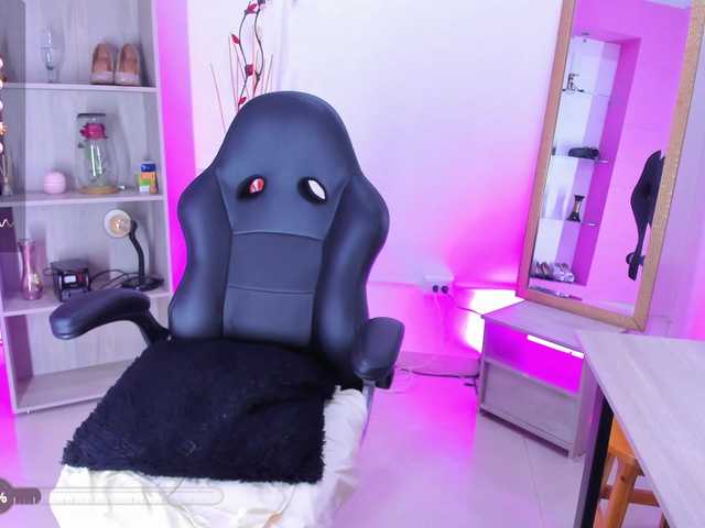 Jisoosquirt live cam on BongaCams