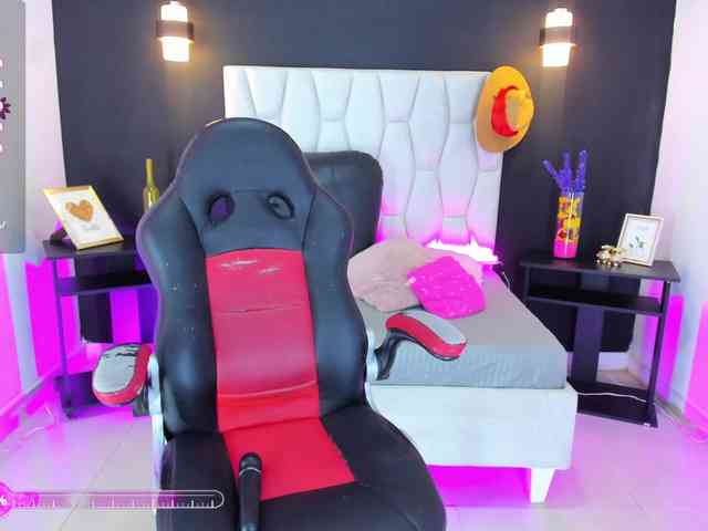Jisoosquirt webcam