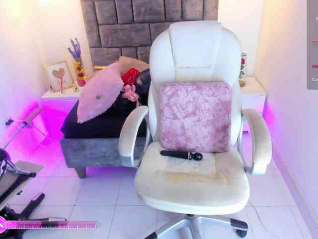 Jisoosquirt webcam