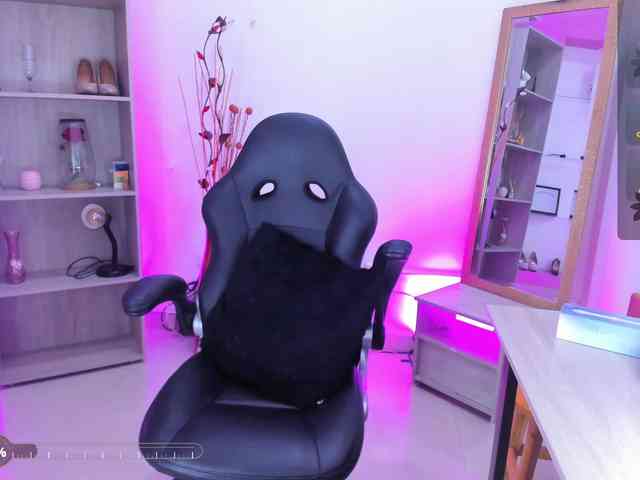 Jisoosquirt webcam
