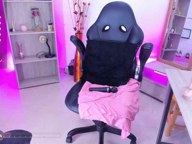 Jisoosquirt webcam