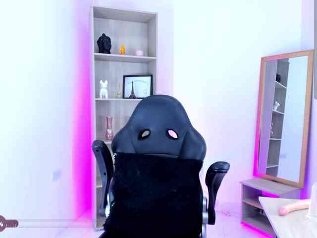 Jisoosquirt webcam