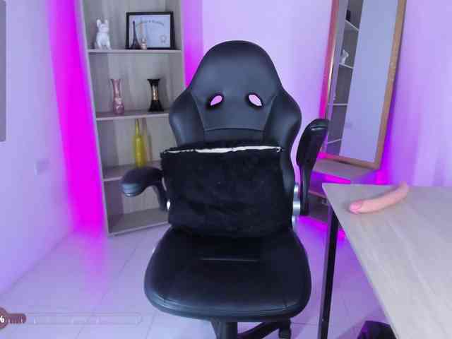 Jisoosquirt webcam