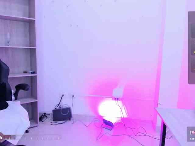 Jisoosquirt webcam