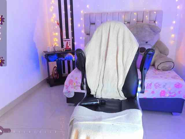 Jisoosquirt webcam