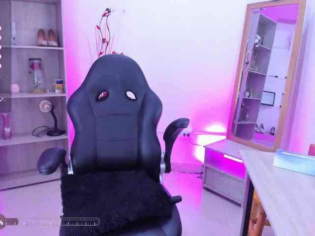 Jisoosquirt webcam
