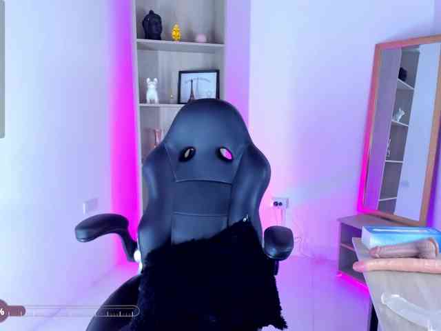 Jisoosquirt webcam