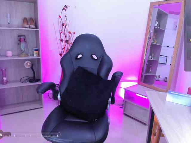 Jisoosquirt webcam